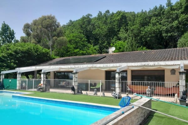 photo de la maison de gilles avec ses panneaux solaires installés par notre entreprise